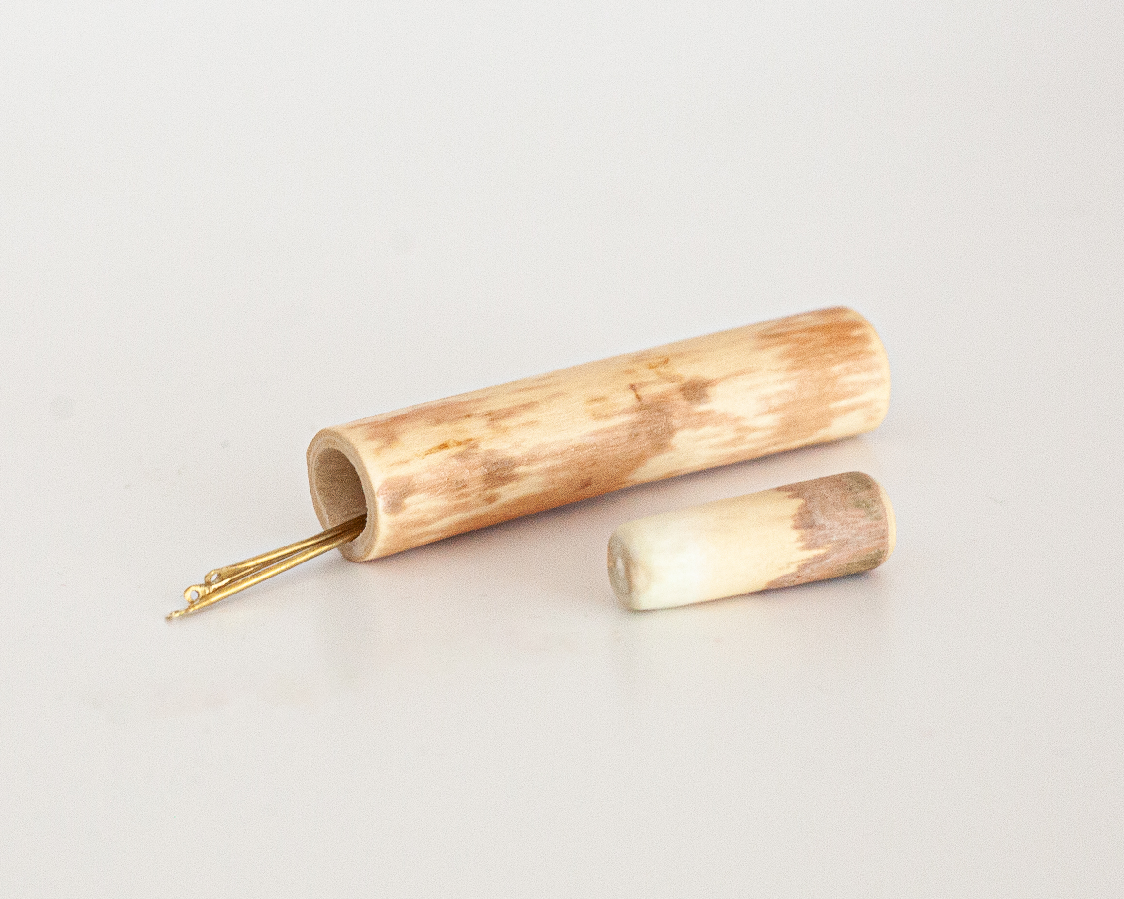 Nadeldose aus Holz